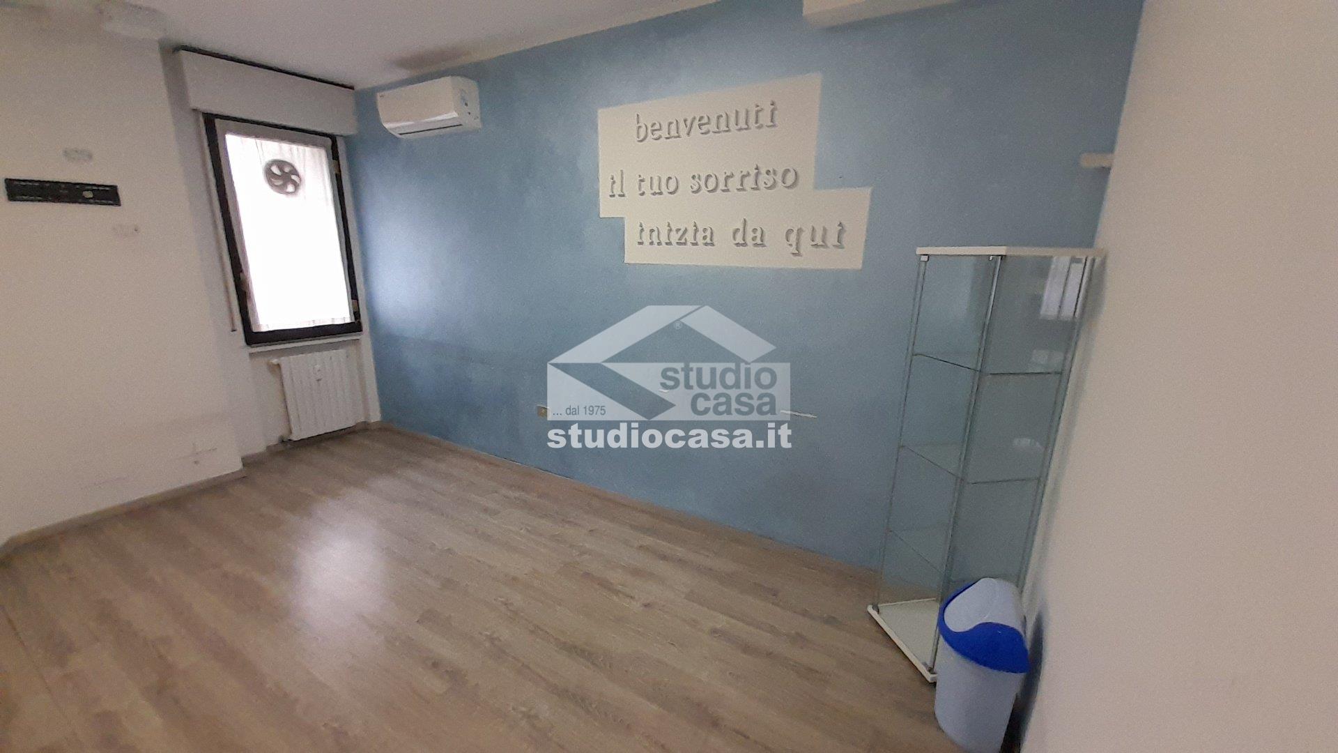 Ufficio in affitto a Rho