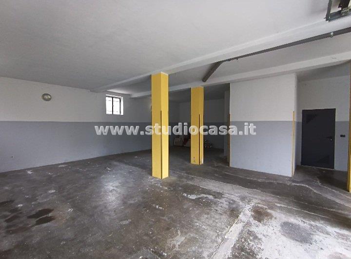 Box / Autorimessa in affitto a Rho