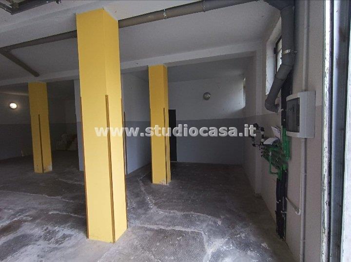 Box / Autorimessa in affitto a Rho