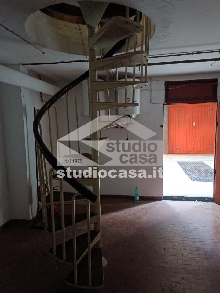Negozio in affitto a Rho