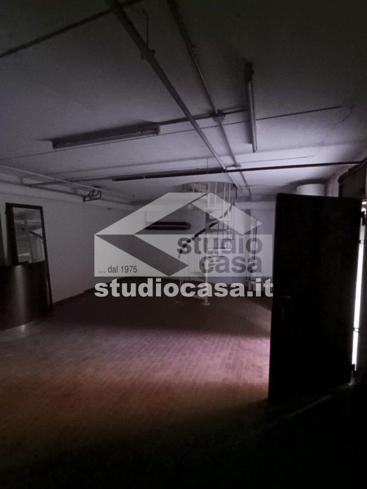 Negozio in affitto a Rho