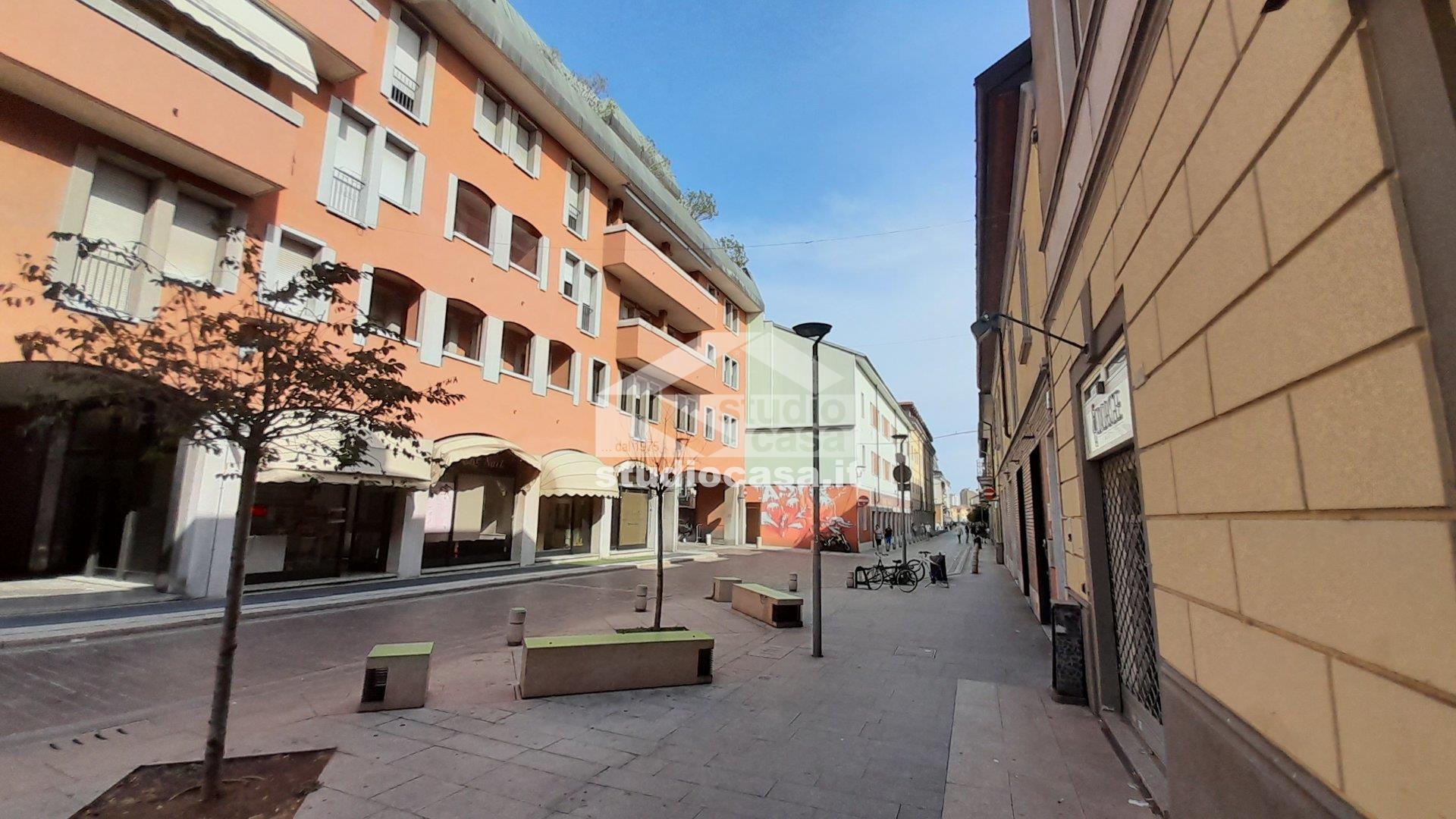 Negozio in affitto a Rho