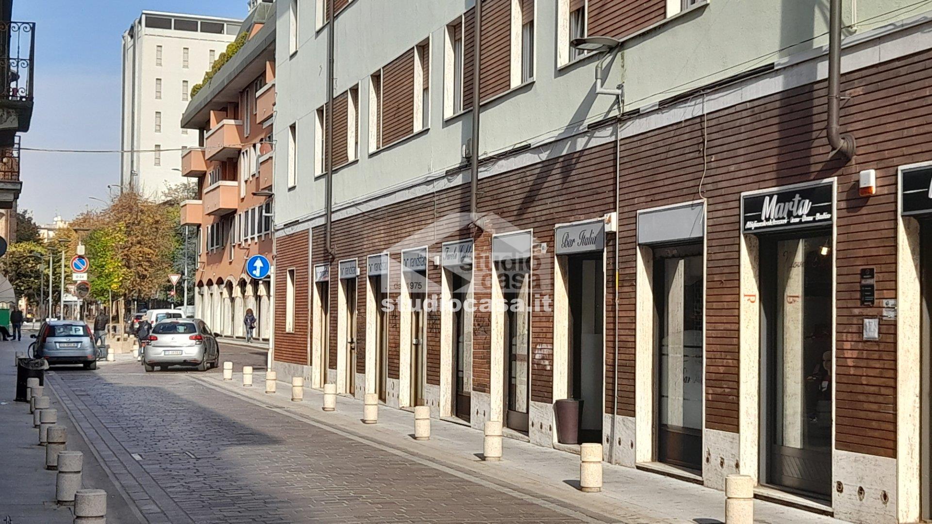 Bar/Pub in vendita a Rho