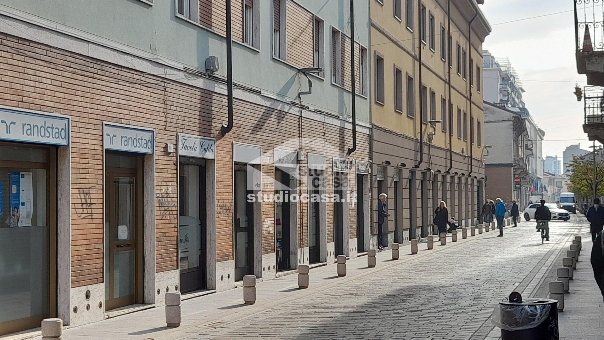 Bar/Pub in vendita a Rho