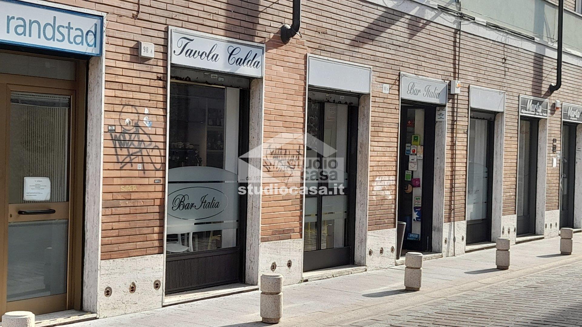 Bar/Pub in vendita a Rho