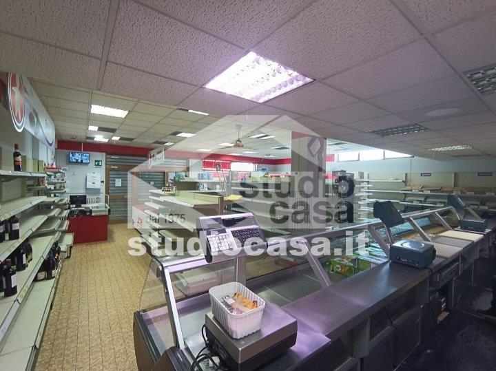 Negozio in affitto a Vanzago