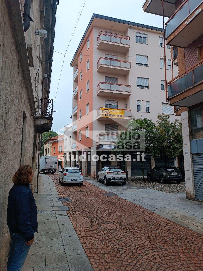 Negozio in vendita a Tradate