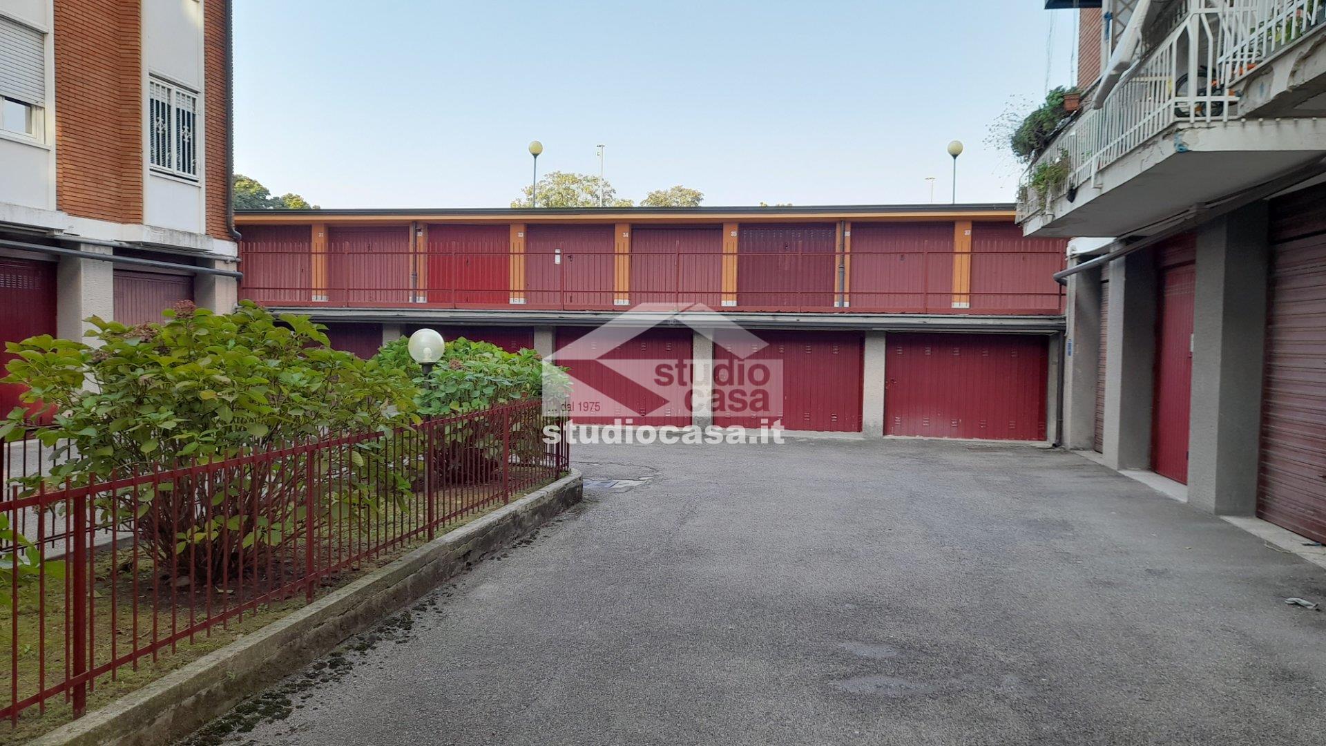 Box / Autorimessa in vendita a Baranzate