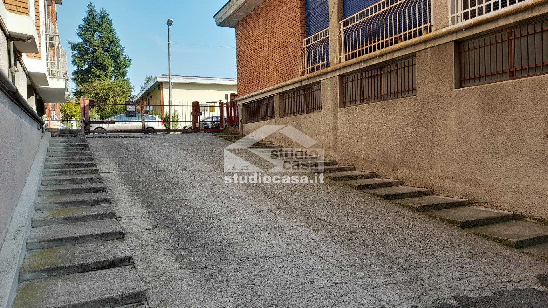 Box / Autorimessa in vendita a Baranzate