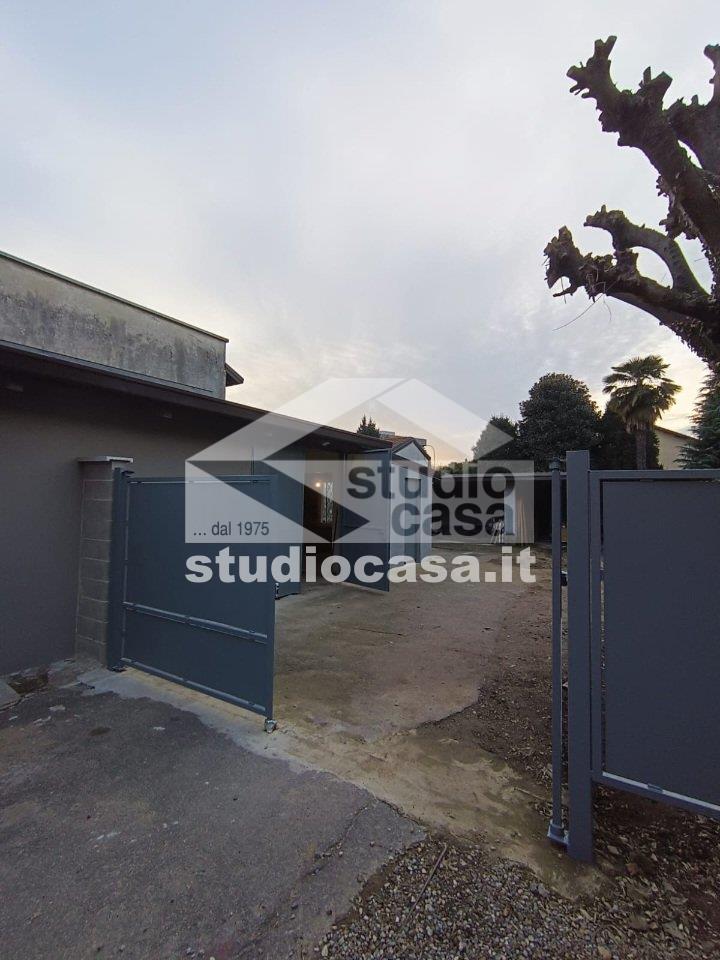 Capannone in vendita a Rho