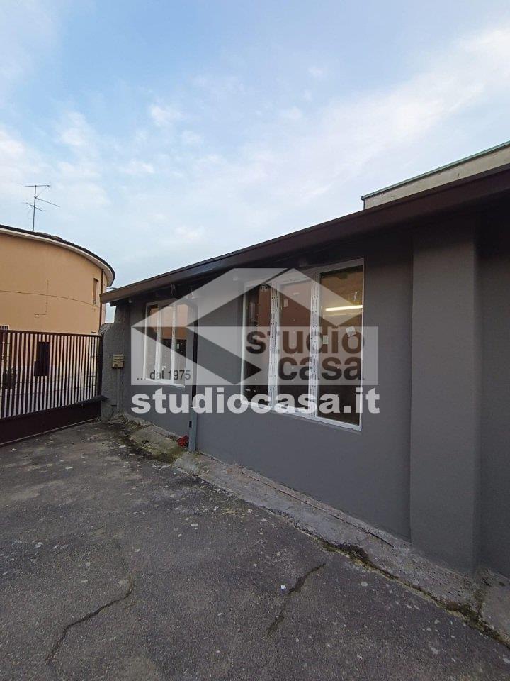 Capannone in vendita a Rho