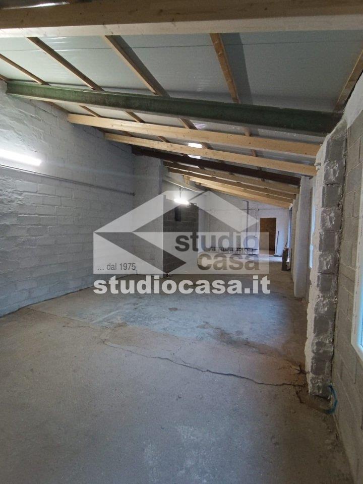 Capannone in vendita a Rho