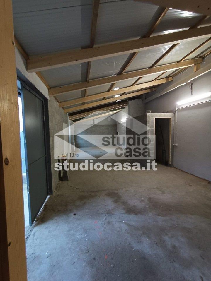 Capannone in vendita a Rho
