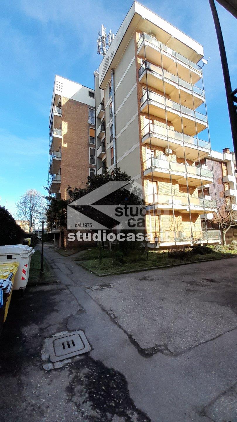Box / Autorimessa in vendita a Rho