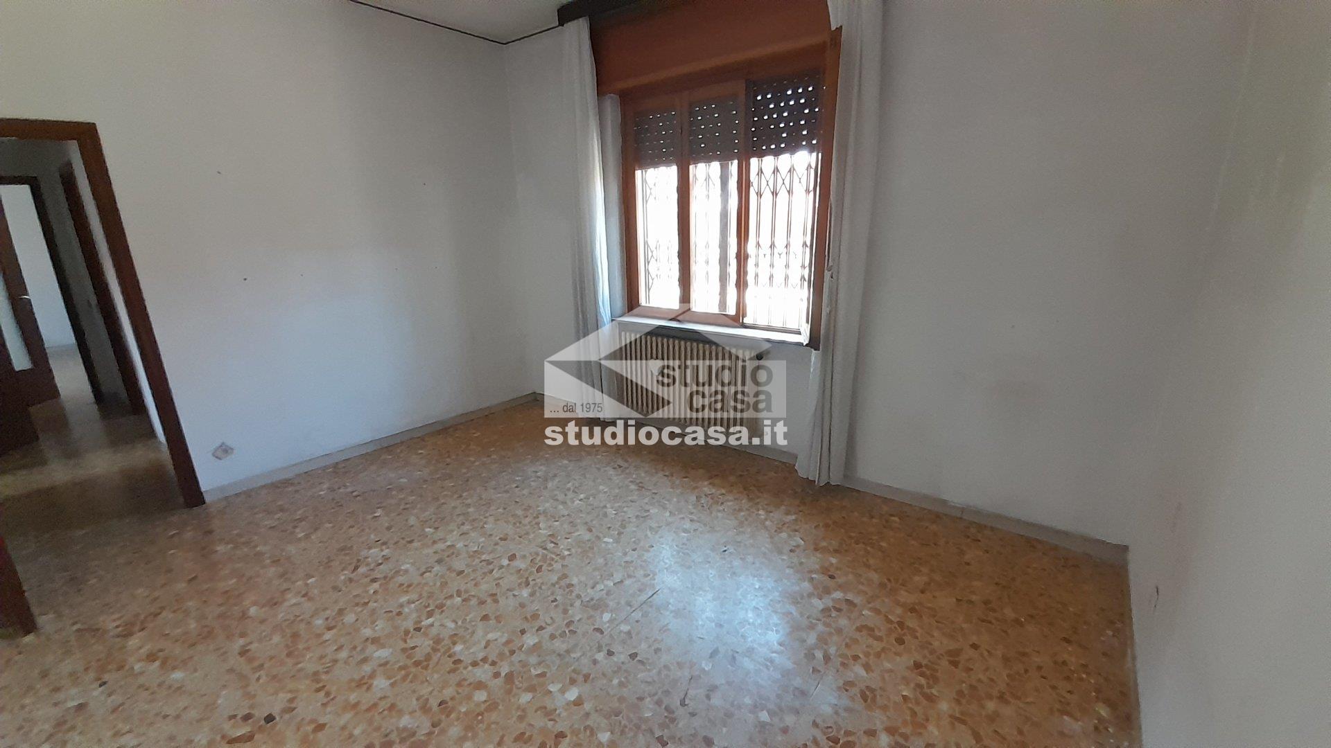Casa Plurifamiliare in vendita a Rho