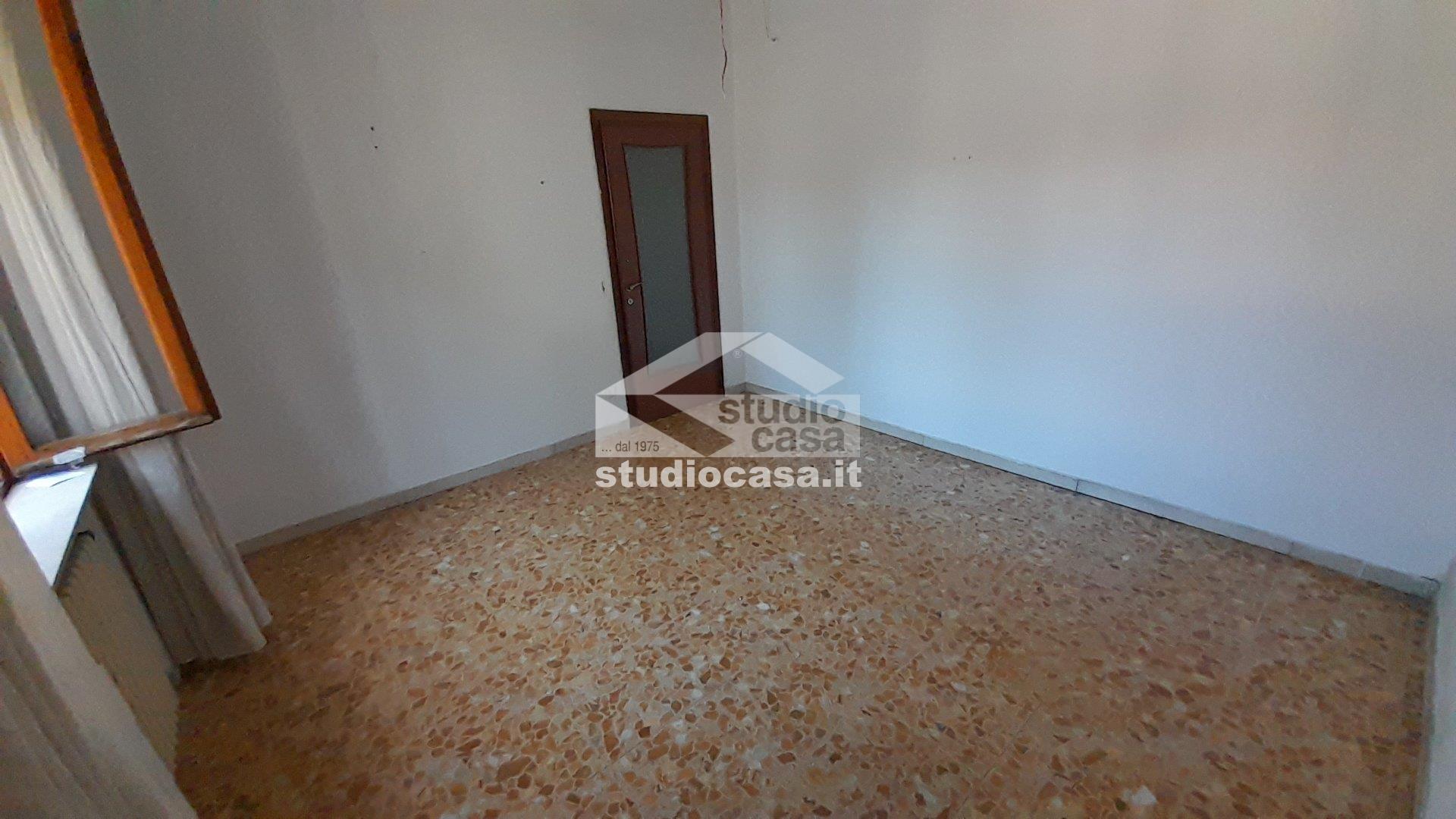 Casa Plurifamiliare in vendita a Rho