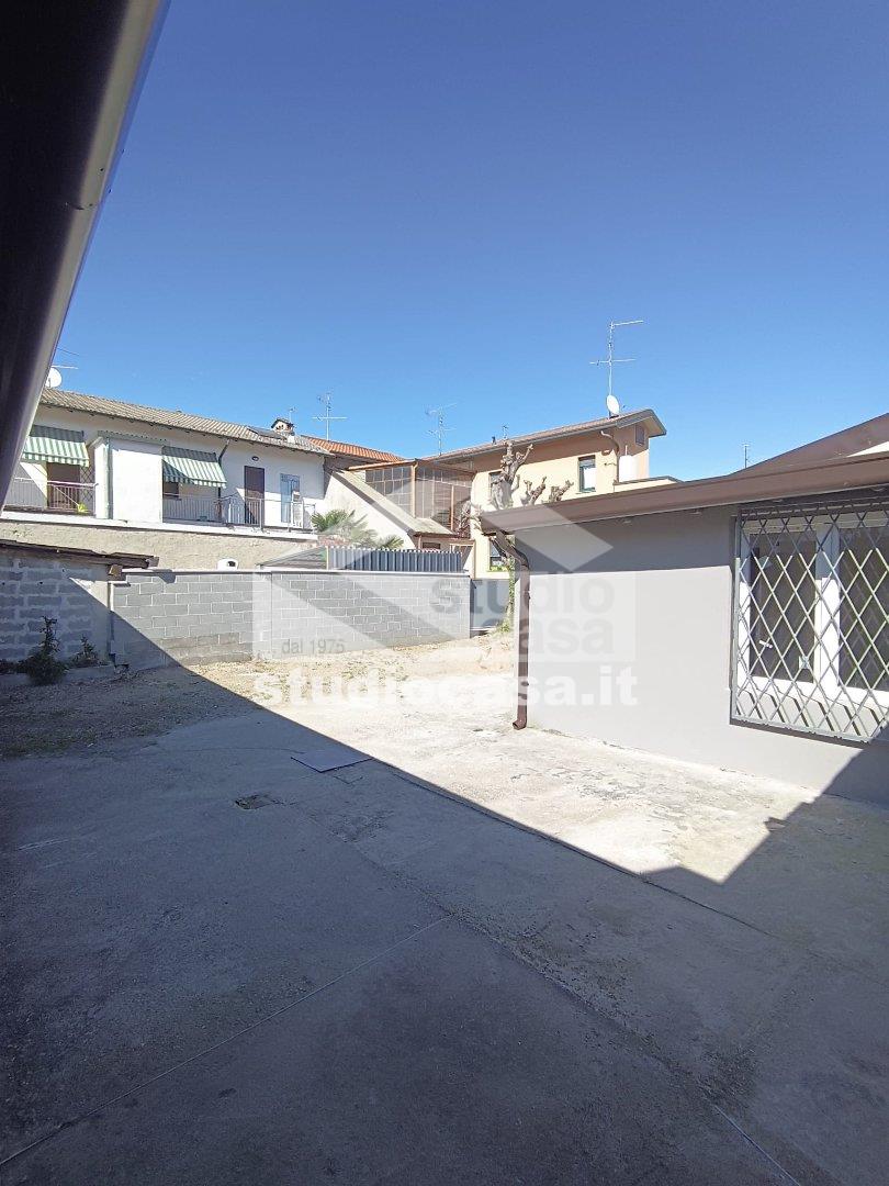 Capannone in vendita a Rho