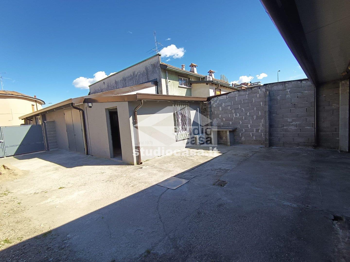 Capannone in vendita a Rho