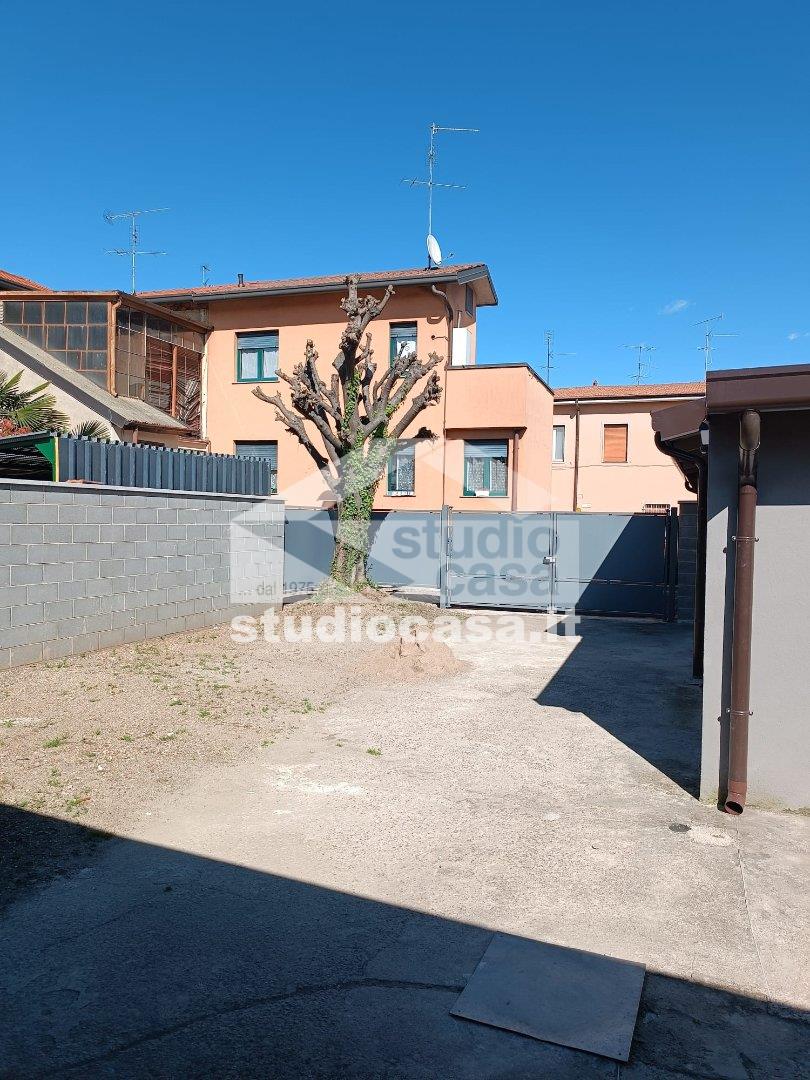 Capannone in vendita a Rho