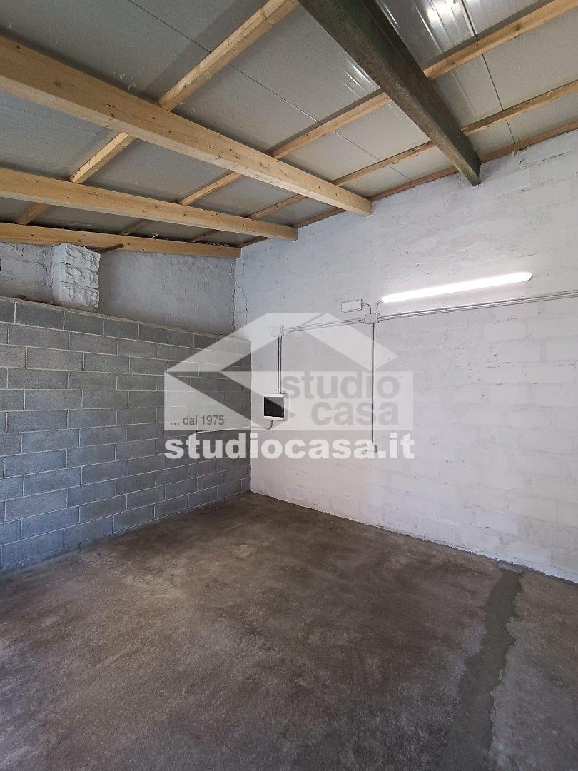 Capannone in vendita a Rho