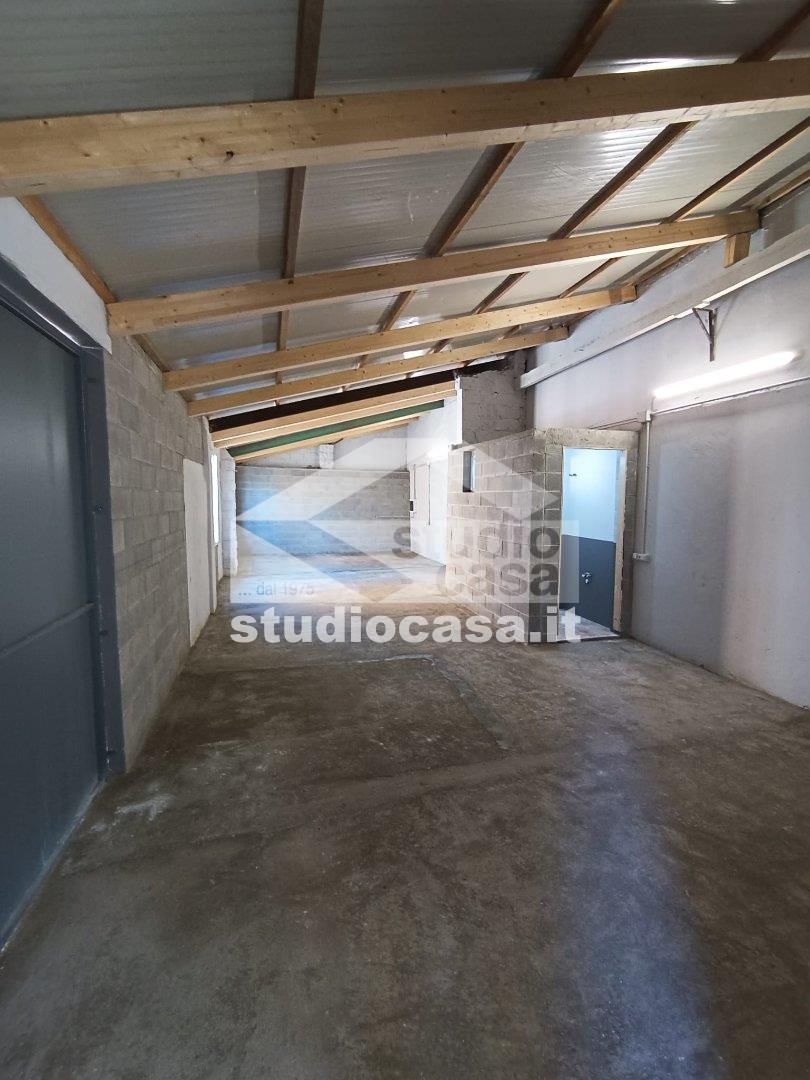 Capannone in vendita a Rho