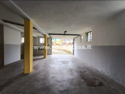 Box / Autorimessa in affitto a Rho