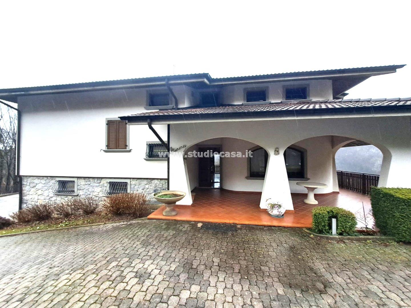 Villa Unifamiliare in vendita a Oltre il Colle