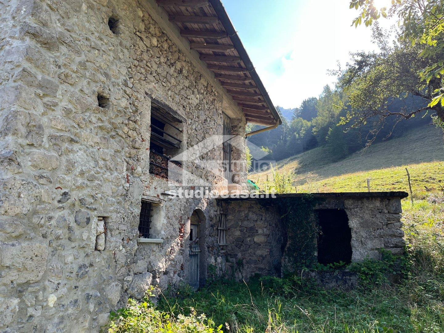 Casa Rustica in vendita a Costa Serina