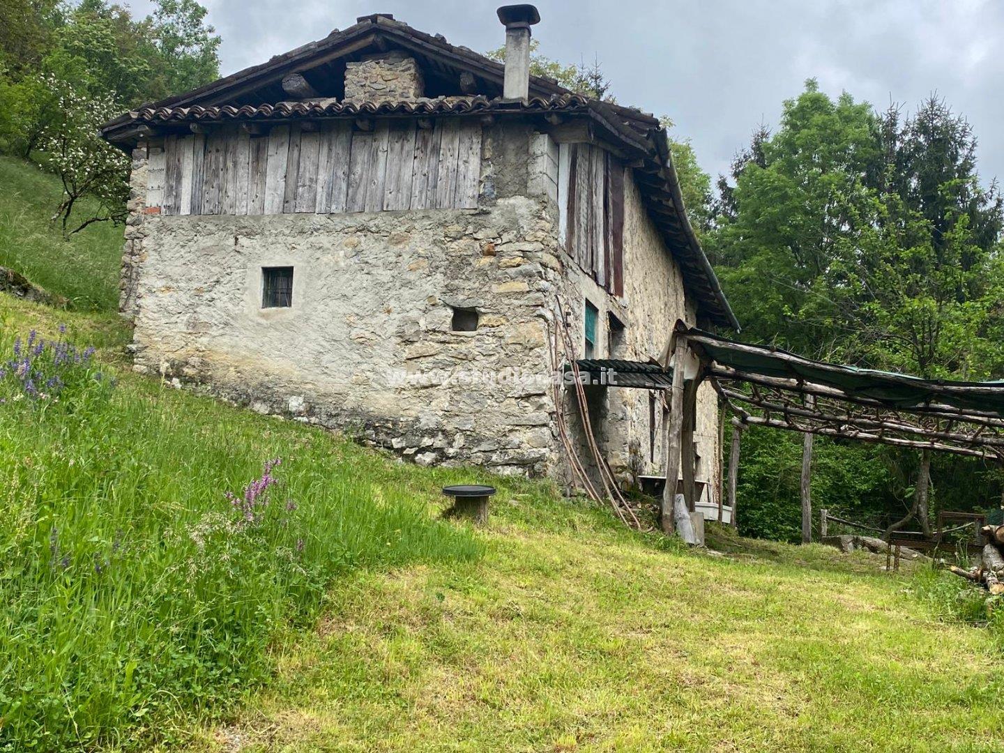 Casa Rustica in vendita a San Giovanni Bianco