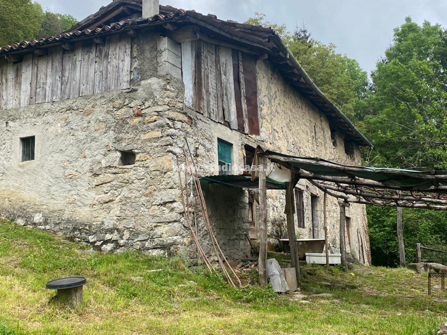 Casa Rustica in vendita a San Giovanni Bianco