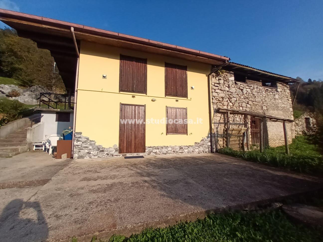 Casale in vendita a San Giovanni Bianco