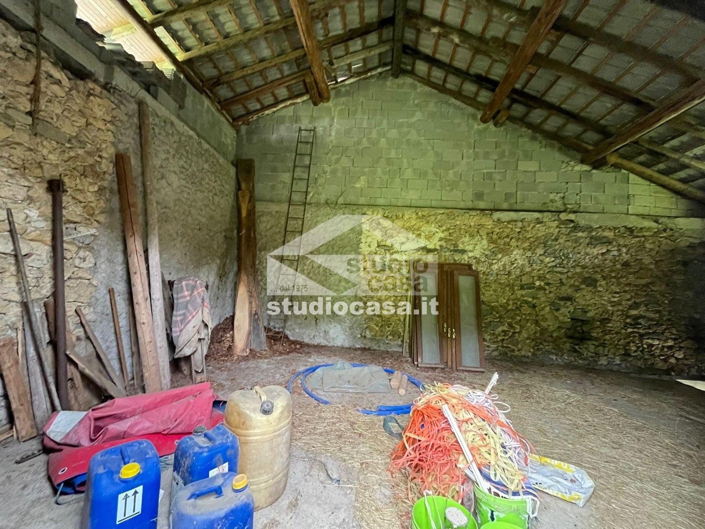 Casa Rustica in vendita a Oltre il Colle