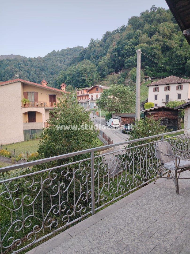 Casa Bifamiliare in vendita a Val Brembilla