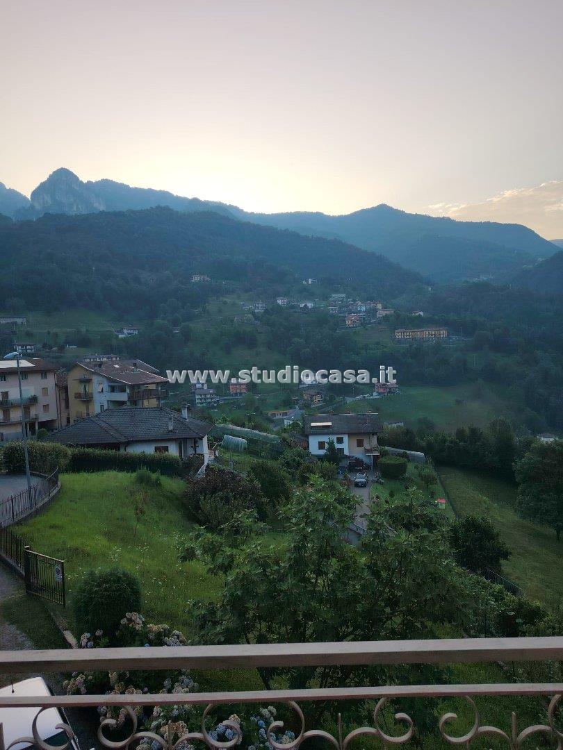 Casa Bifamiliare in vendita a Val Brembilla