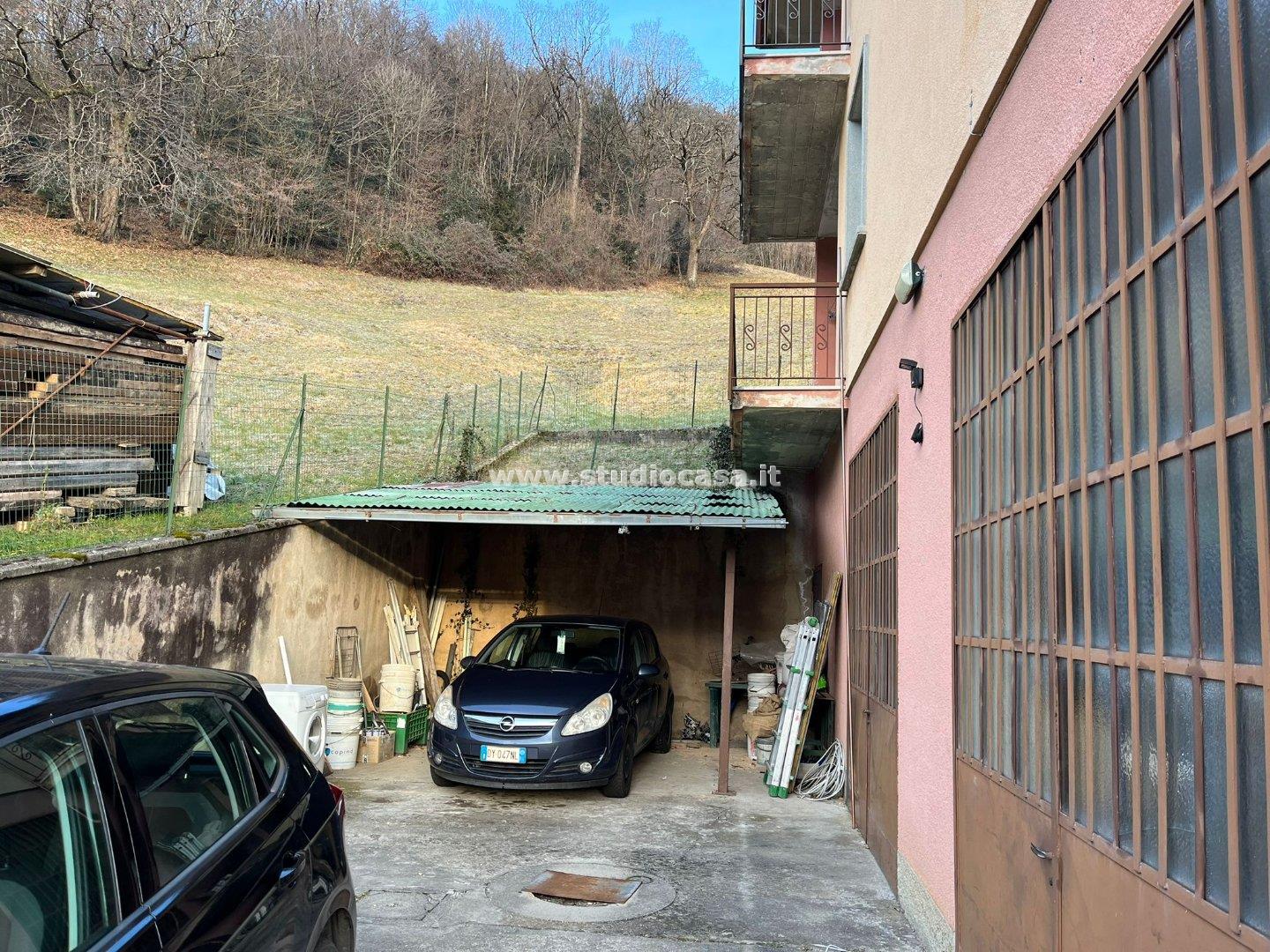 Villa Bifamiliare in vendita a Val Brembilla