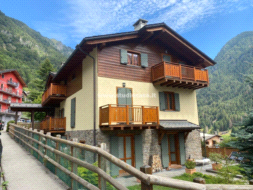 Appartamento in vendita a Carona