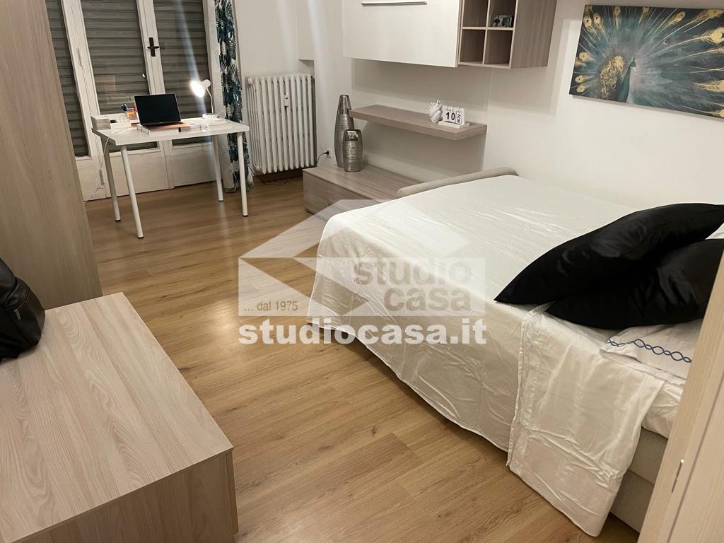 Stanza in Appartamento in affitto a Milano