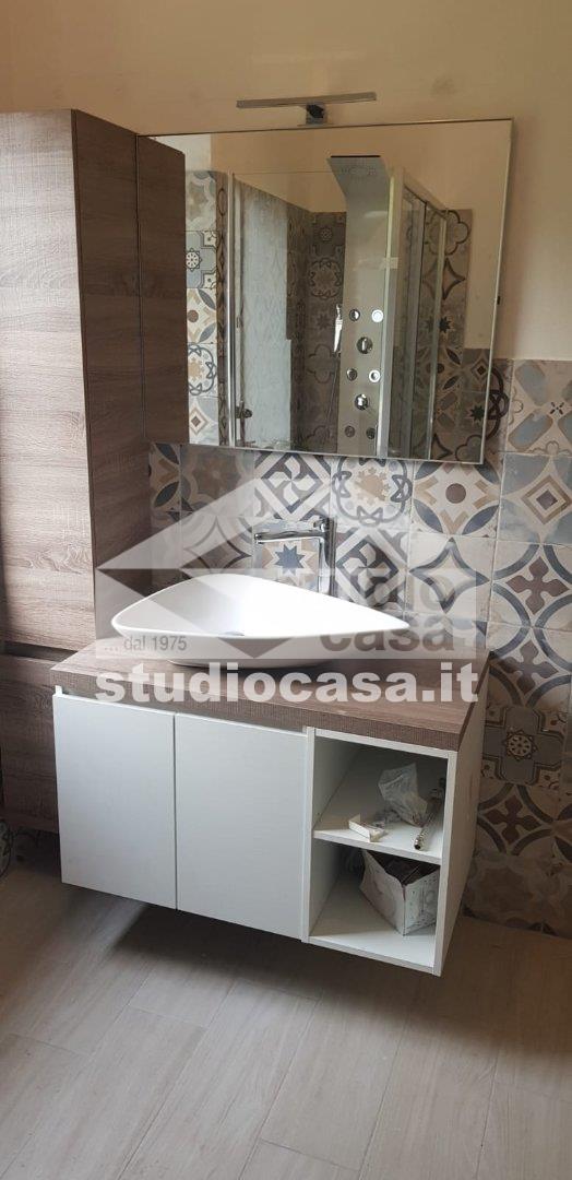 Stanza in Appartamento in affitto a Milano