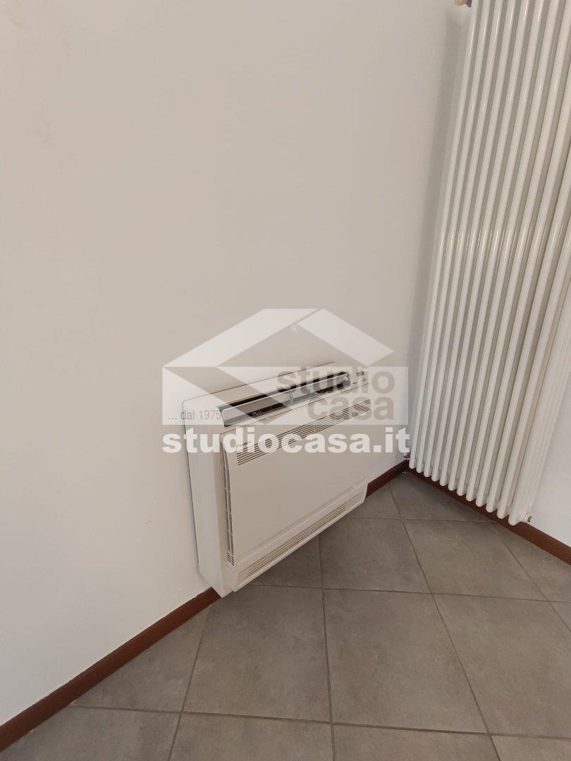 Negozio in affitto a Melegnano