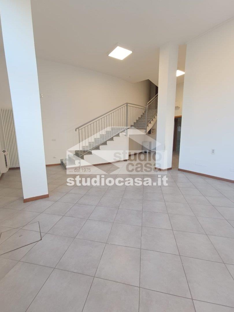 Negozio in affitto a Melegnano