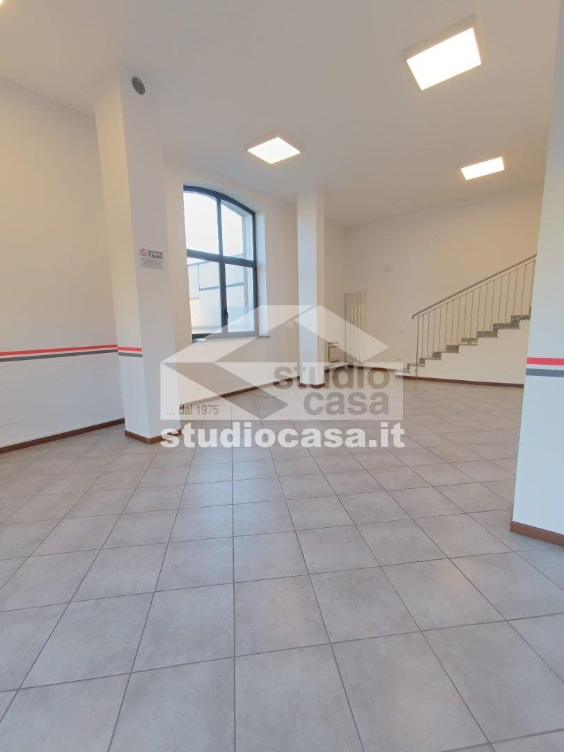 Negozio in affitto a Melegnano