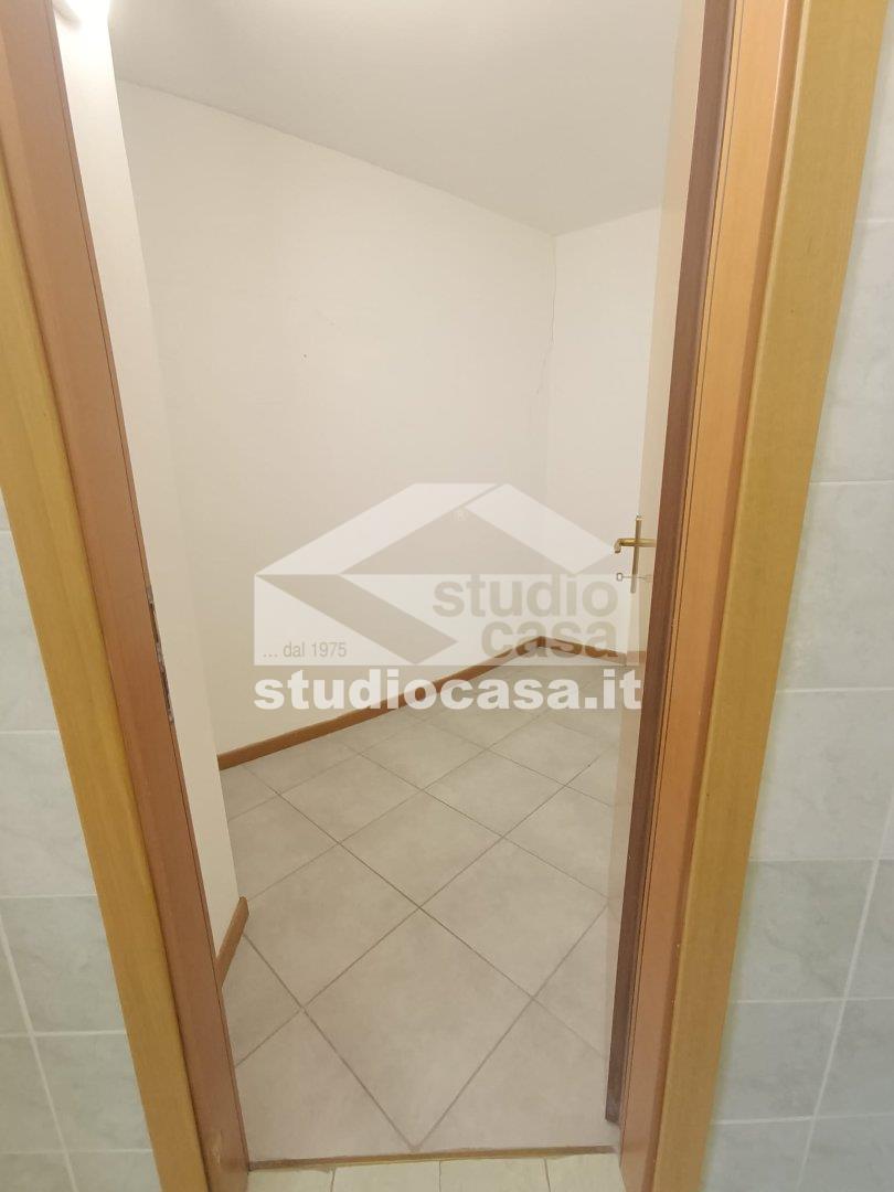 Negozio in affitto a Melegnano