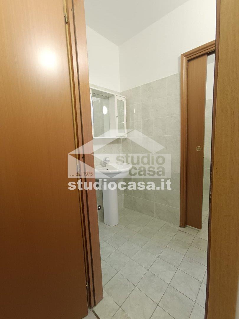 Negozio in affitto a Melegnano