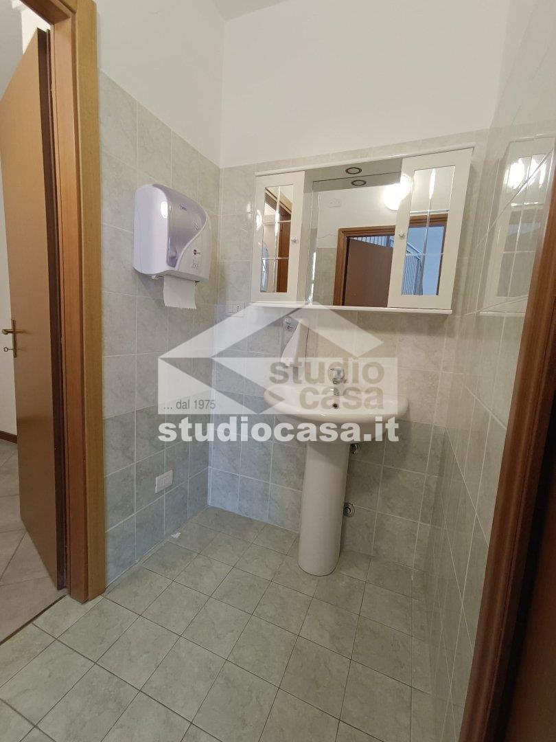 Negozio in affitto a Melegnano