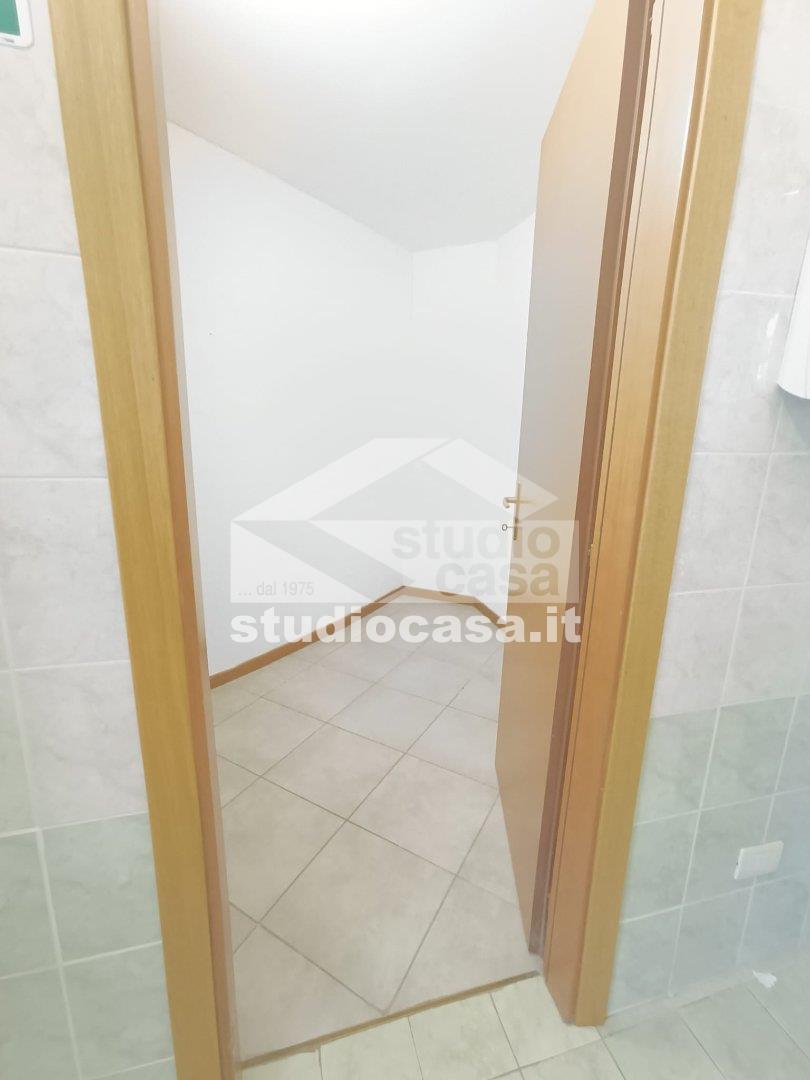 Negozio in affitto a Melegnano