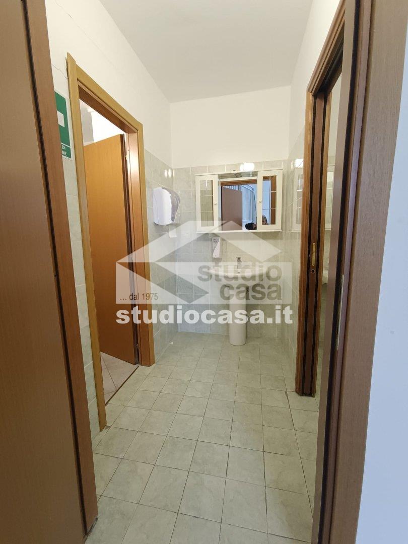 Negozio in affitto a Melegnano