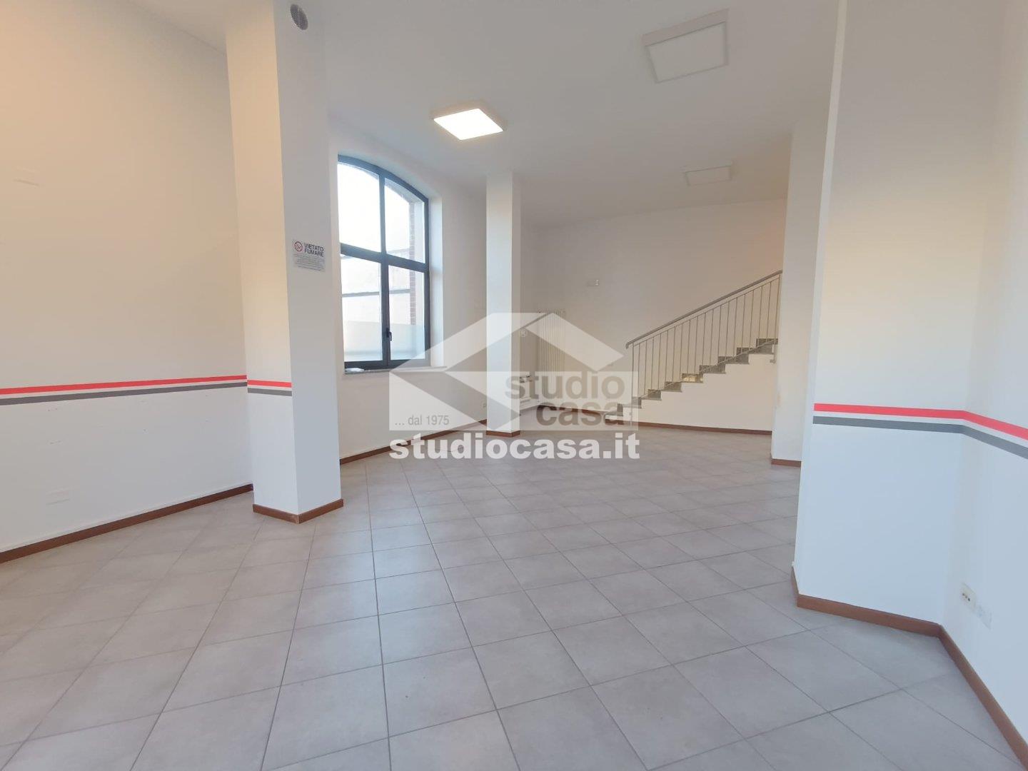 Negozio in affitto a Melegnano