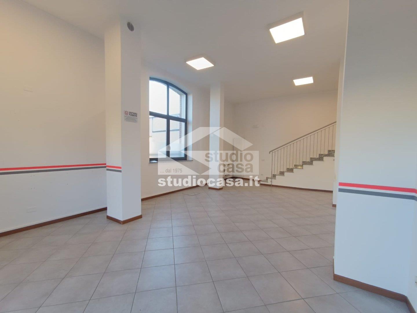 Negozio in affitto a Melegnano