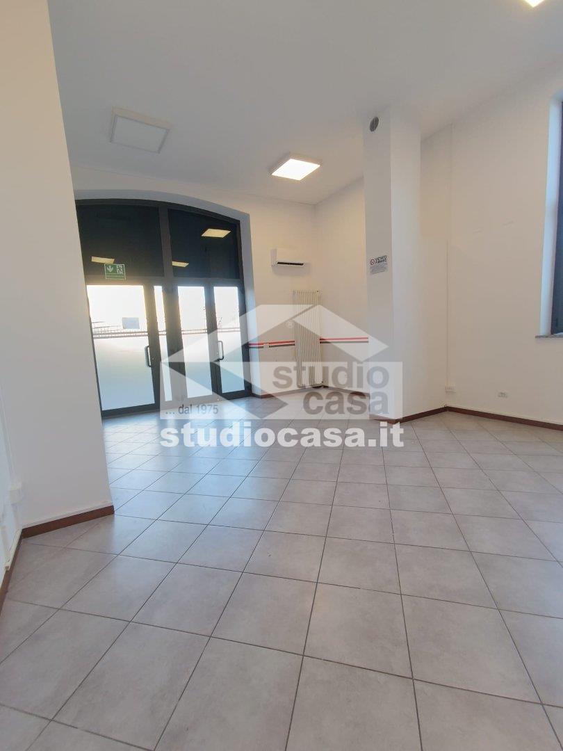 Negozio in affitto a Melegnano