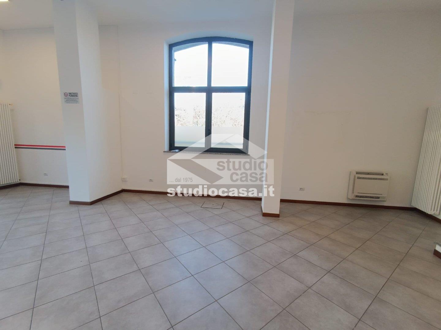 Negozio in affitto a Melegnano